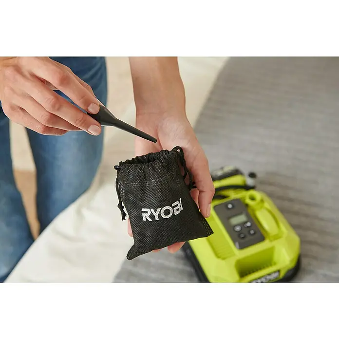 Ryobi ONE+ Akku-Kompressor RMI18-0 - 18 V, 11 bar - Die Ryobi-Luftpumpe mit Zubehör im schwarzen Beutel. Kompakt und praktisch für unterwegs, ideal für Reifen und mehr.