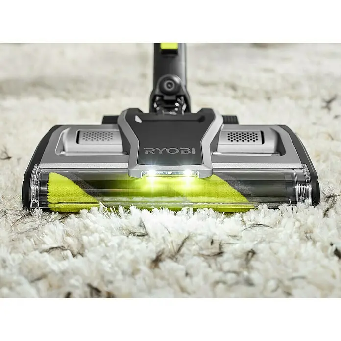 Ryobi ONE+ Akku-Staubsauger RASV18BL-0 - 18 V, Ohne Akku, Behältervolumen: 1.000 ml - Detailaufnahme eines Ryobi Staubsaugers mit Bürste und Beleuchtung auf einem Teppich.