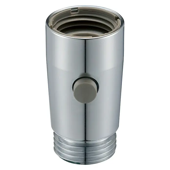 Neoperl Ecobooster Wassersparverschraubung - ½″, Umschaltknopf, Geeignet für: Brauseschläuche - Nahaufnahme eines verchromten Wasserhahnanschlusses mit einem grauen Knopf und Gewinde.