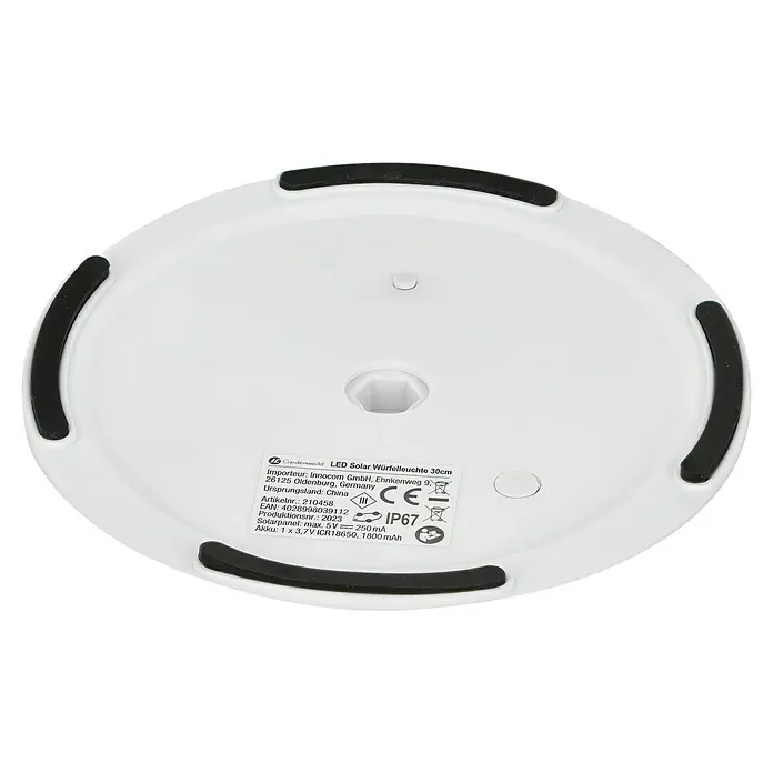 LED-Solar-Würfelleuchte - 30 x 30 x 30 cm - Detailansicht der Unterseite einer LED-Solar-Würfelleuchte von Gardenworld mit technischen Details und Herkunftsinformationen.