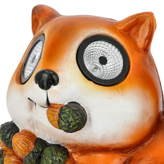 BAUHAUS Solar-Dekoleuchte - Lichtfarbe: Warmweiß, 35,5 x 34,5 x 21 cm, Eichhörnchen mit Nüssen - Nahaufnahme einer Eichhörnchen-Gartenleuchte mit Solaraugen, die eine gemütliche und dekorative Beleuchtung für den Außenbereich bietet.