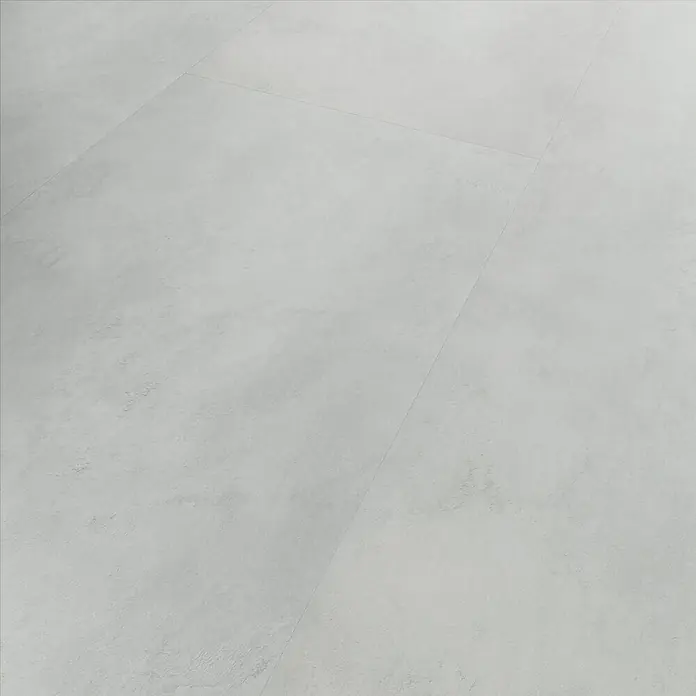 b!design Vinylbodenmuster Isocore Inside Tile Coral - 280 x 160 x 7 mm, Fliesenoptik - Ein minimalistisches Bild von hellgrauen Bodenfliesen, die ein modernes und sauberes Ambiente vermitteln. Die Fliesen sind quadratisch verlegt.