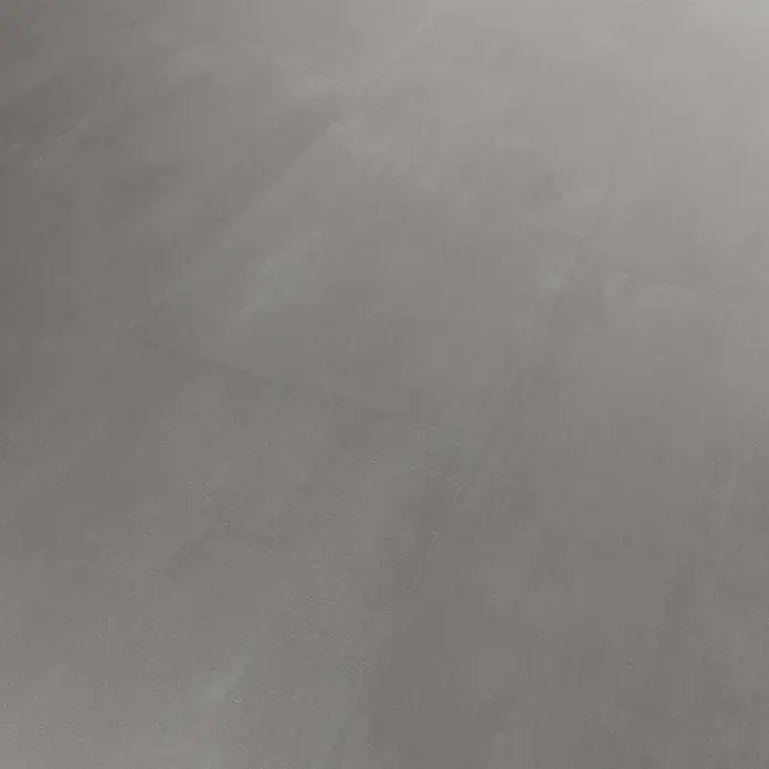 Star Clic Vinylboden Stone - Korsika, Fliese, 605 x 304,8 x 4,2 mm - Nahaufnahme einer Bodenfläche mit Betonoptik, die eine moderne, industrielle Ästhetik mit ihrer glatten, grauen Textur und subtilen Farbvariationen vermittelt.