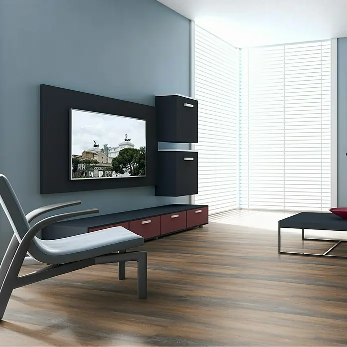Vinylbodenmuster Sly 1:2:3 Harvard Oak - 280 x 160 x 7,5 mm, Mehrstab - Elegantes Wohnzimmer mit einem modernen TV-Möbel, einem stilvollen Sessel und einem minimalistischen Couchtisch, die eine harmonische Atmosphäre schaffen.