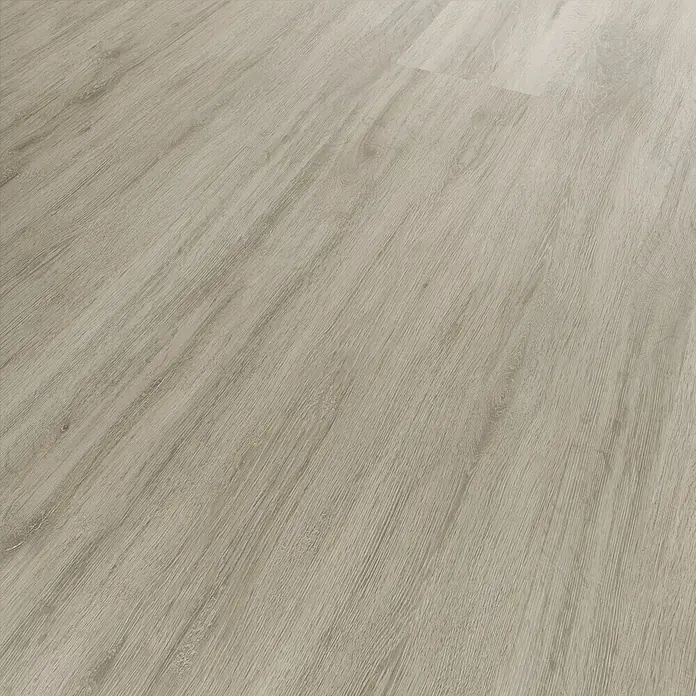 Vinylboden Sly XL - Aberdeen Oak, Landhausdiele, 1.510 x 220 x 7,5 mm - Nahaufnahme eines hellgrauen Laminatbodens mit Holzmaserung, der eine moderne und elegante Atmosphäre vermittelt.