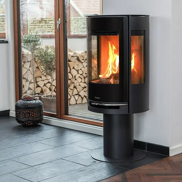 Aduro Kaminofen 9.3 Lux Air - 8 kW, Raumheizvermögen: 350 m³, Material Verkleidung: Stahl, Schwarz - Eleganter schwarzer Kaminofen mit Glasfront und Sockel, der Wärme und Stil in jeden Raum bringt. Holzofen mit Flammenspiel für gemütliche Stunden.