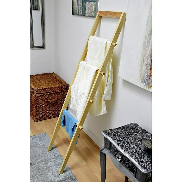 Dobar Handtuchleiter - 42 x 142 cm, Kiefer - Leiter-Handtuchhalter aus Holz mit weißen und blauem Handtuch. Praktische Badmöbel zur stilvollen Aufbewahrung von Textilien.