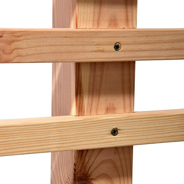 Dobar Rankhilfe Fraxinus - B x H: 76 x 186 cm, Hellbraun - Nahaufnahme einer Holzkonstruktion mit Schrauben, die die Bretter verbinden. Natürliche Holzmaserung und Details der Zimmermannsarbeit sind sichtbar.