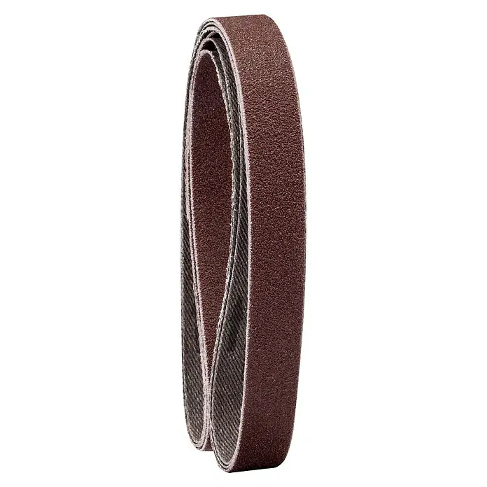 Craftomat Lija de banda - L x An: 457 x 13 mm, Grano: 120, 3 ud. - Primer plano de una lija de banda plegada que muestra la textura y el material utilizado para las aplicaciones de lijado.