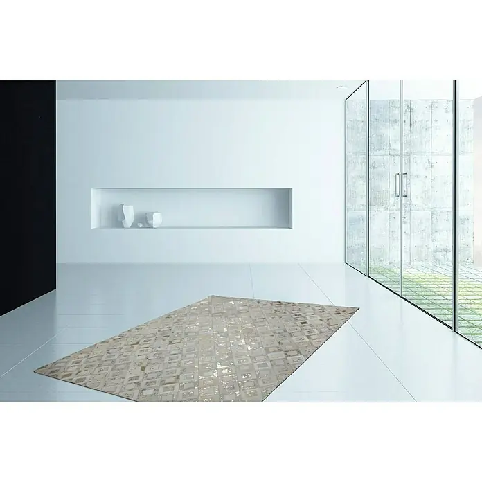 Kayoom Lederteppich Dazzle 100 - Elfenbein/Gold, 170 x 120 cm, 100 % Leder - Ein stilvoller Teppich mit geometrischem Muster in einem modernen, minimalistischen Raum, der Eleganz und Komfort vereint.