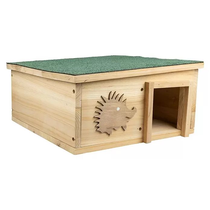 Windhager Igelhaus Bausatz - Holz, Braun - Hölzernes Igelhaus mit grünem Dach und geschnitzter Igeldekoration.