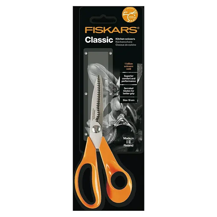Fiskars Tijera universal - Largo: 18 cm, Acero - Tijeras de cocina Fiskars Classic empaquetadas. Las tijeras tienen mangos naranjas y hojas dentadas para un mejor agarre.