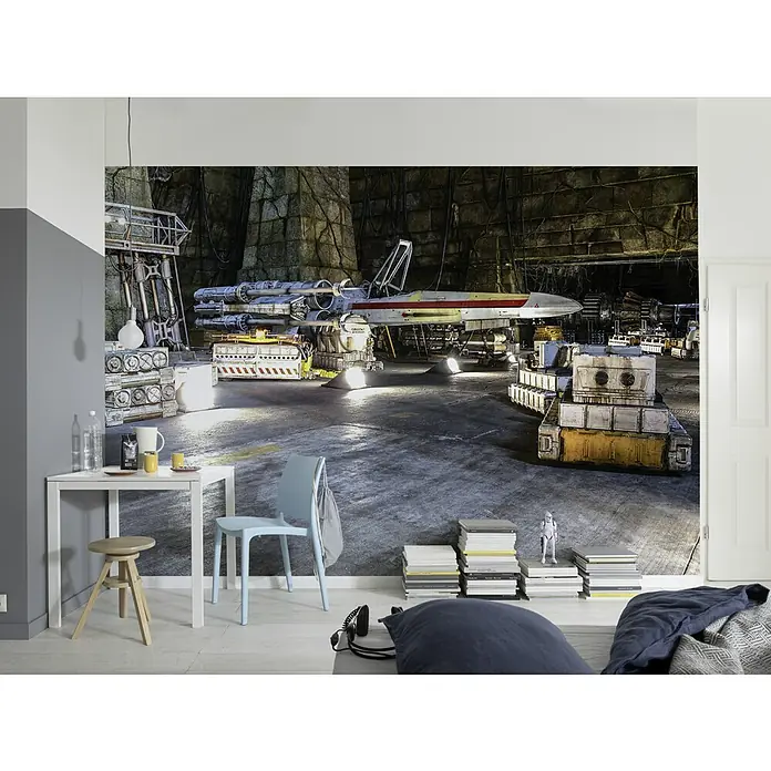 Komar Star Wars Fototapete Rebel Base - 8 -tlg., B x H: 368 x 254 cm, Papier - Wandtapete mit Star Wars X-Wing Motiv. Die detailreiche Tapete zeigt ein X-Wing Raumschiff in einer Werkstatt-Szene und verleiht jedem Raum Sci-Fi Flair.