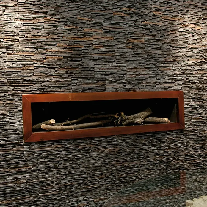 Revestimiento de piedra Galicia - Pizarra, Cantidad total: 4 pzs. - Interior moderno con pared de paneles de piedra natural y una inserción decorativa de madera.