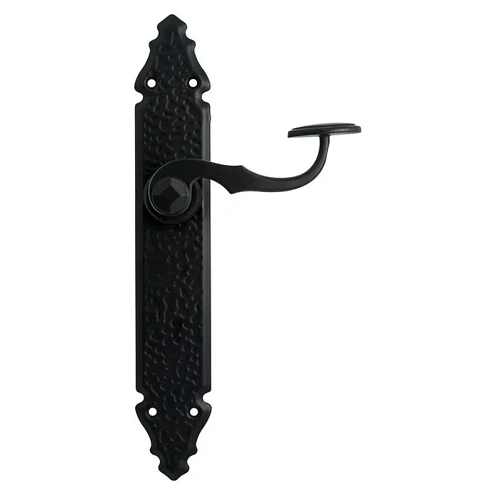 Micel Conjunto de picaporte 272 - Negro - Primer plano de una manija negra con una placa posterior larga y ornamentada y una palanca curva, ofreciendo un toque elegante.