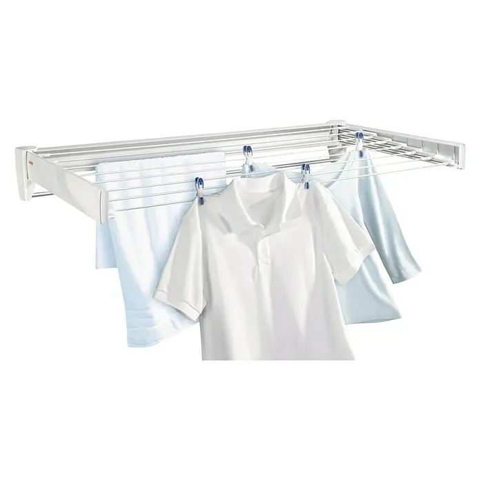 Leifheit Wandwäschetrockner Telegant 81 Protect Plus - Länge Wäscheleine: 8,1 m, 103 cm, Farbe: Weiß - Wandtrockner mit Wäsche zum Trocknen. Der Trockner ist weiß und die Wäsche ist hell. Praktische Lösung für kleine Räume.