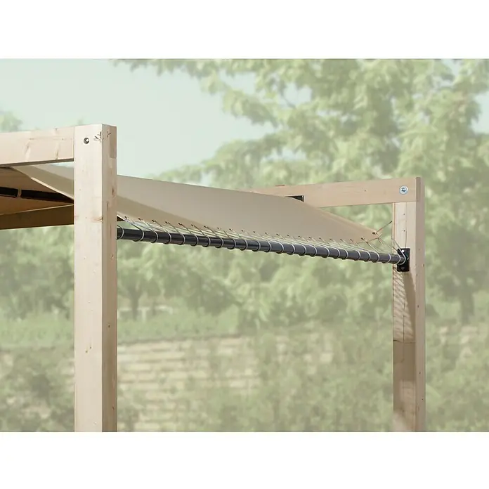 Weka Pavillon Gartenoase Stralsund 235 - 3,24 x 3,24 x 2,4 m, Natur - Nahaufnahme einer Pergola mit verschiebbarer Stoffbahn, die an einer Stange mit Schlaufen befestigt ist und Schatten spendet.