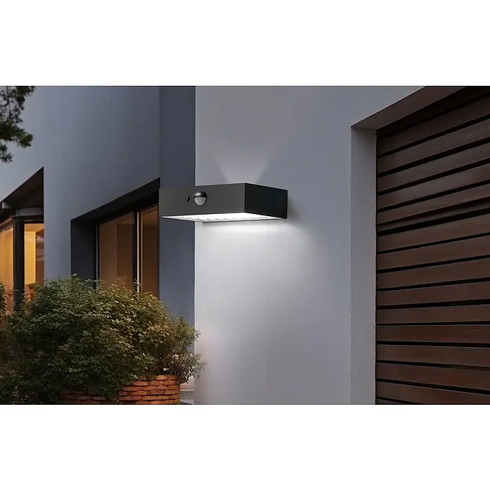Garza Aplique exterior LED con sensor David - L x An x Al: 90 x 137 x 36 mm, 5 W, Color del marco: Negro, Color de luz: Blanco neutro - Una moderna luz exterior en forma de cubo con sensor de movimiento, que proporciona una iluminación brillante en una fachada.