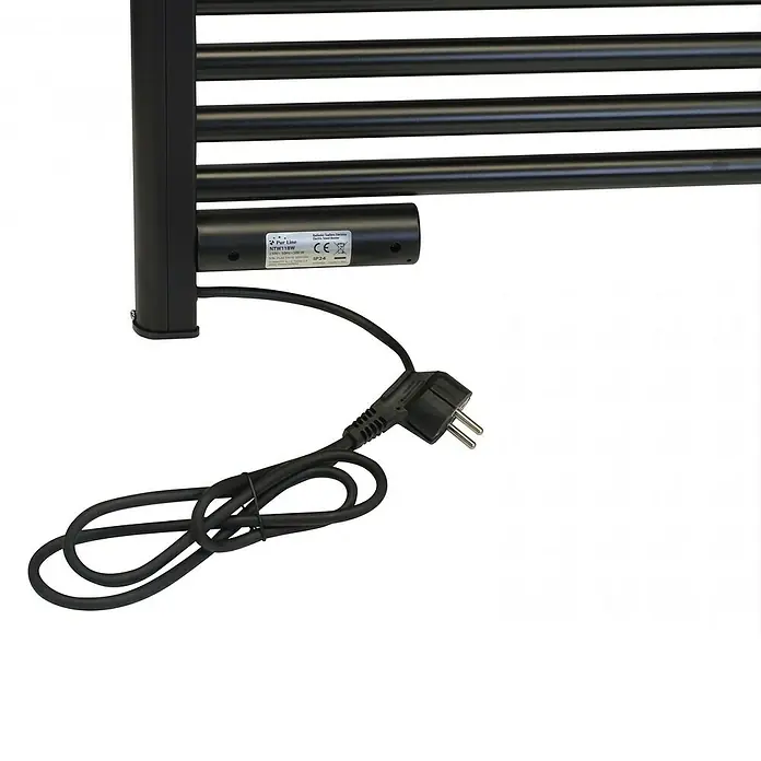 Purline Radiador toallero eléctrico NTW-11 - An x Al: 54 x 107 cm, 500 W, Negro - Primer plano de un toallero eléctrico negro con cable de alimentación y enchufe. Ideal para baños para mantener las toallas calientes.