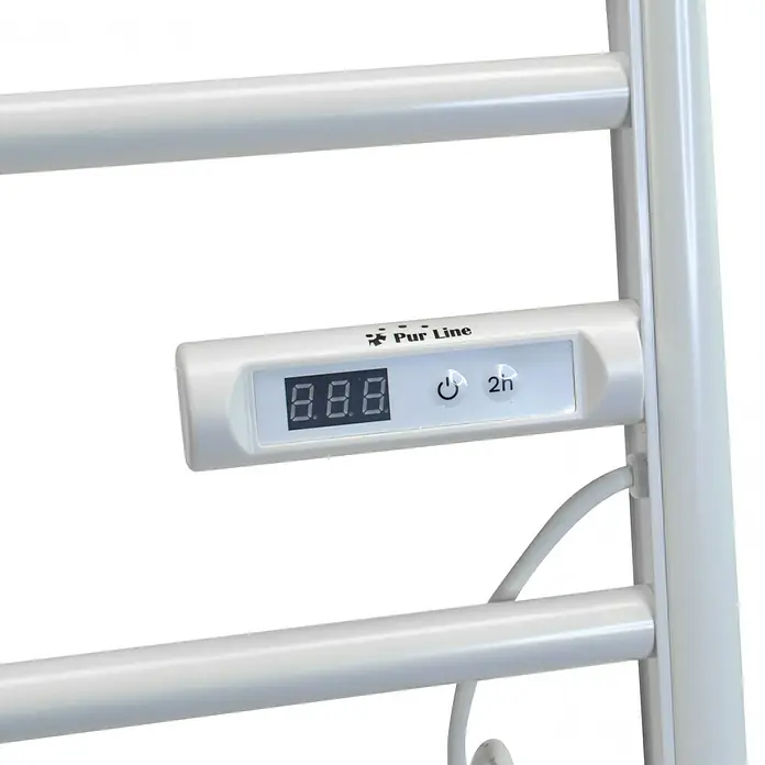 Purline Radiador toallero eléctrico NTW Stair - An x Al: 54 x 150 cm, 300 W, Blanco - Primer plano de un toallero eléctrico blanco con control digital para la regulación de la temperatura.
