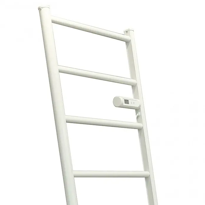 Purline Radiador toallero eléctrico NTW Stair - An x Al: 54 x 150 cm, 300 W, Blanco - Un toallero calefactable blanco en forma de escalera con pantalla digital de temperatura para un baño cálido.