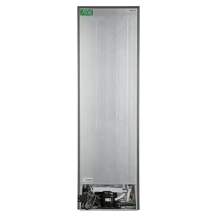 PKM Kühl-Gefrierkombination KGK262EIX - Nutzinhalt Gesamt: 262 l, 56 x 55 x 180 cm, Inox-Design - Rückseite eines Kühlschranks mit strukturierter silbergrauer Metallplatte. Kompressor und „C-PENTANE“-Etikett sind sichtbar.