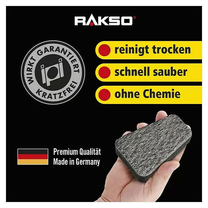 Reinigungsschwamm - 2 Stk., Schwarz - Eine Hand hält einen dunkelgrauen, texturierten RAKSO Reinigungsschwamm. Er ist kratzfrei, reinigt trocken, schnell und ohne Chemie. Made in Germany.