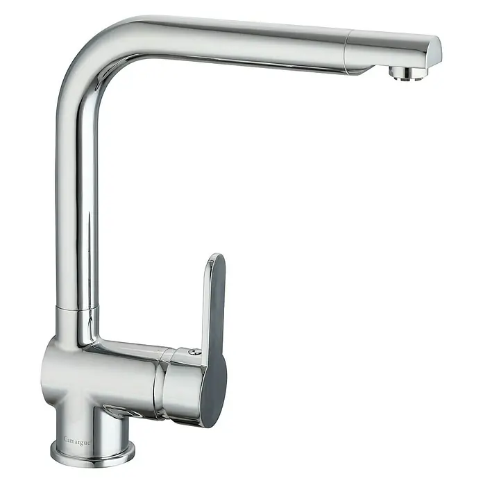 Camargue Spültischarmatur Barcelona - Niederdruck, Chrom, Glänzend - Nahaufnahme eines glänzenden Chrom-Wasserhahns, der ein modernes Design und hochwertige Verarbeitung zeigt.