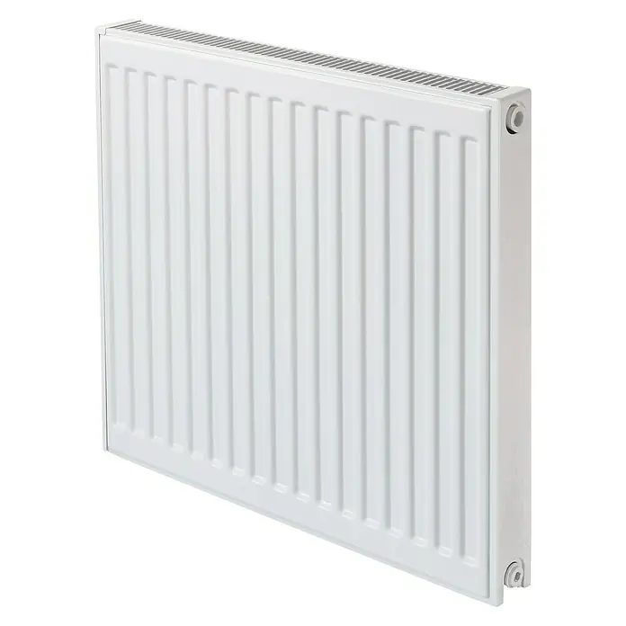 Flachheizkörper - B x H: 500 x 900 mm, Wärmeleistung bei Vorlauftemperatur von 75 °C (D: 50): 888 W, Typ Heizkörper: 21 - Nahaufnahme eines weißen Heizkörpers mit Rippenstruktur und seitlichen Ventilen für Heizung und Komfort im Raum.