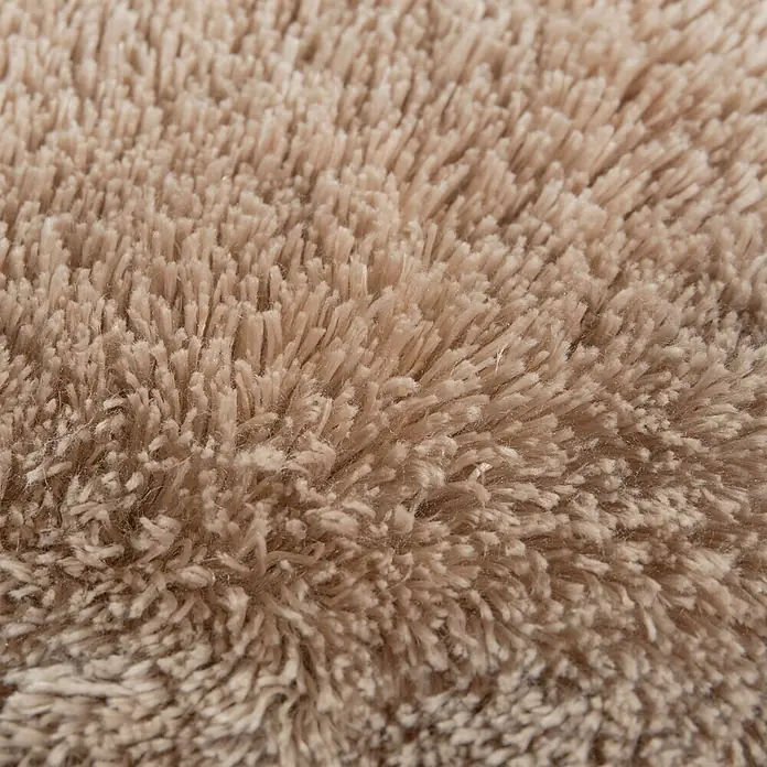 Hochflorteppich Milano - Beige, 230 x 160 cm, 100 % Polyester - Nahaufnahme eines beigen Teppichs mit langen, weichen Fasern, ideal für ein gemütliches Ambiente.