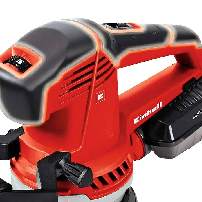 Einhell Expert Lijadora excéntrica eléctrica TE-RS 40 E - 400 W, Diámetro disco de lija: 125 mm - Primer plano de la lijadora excéntrica Einhell, con cuerpo rojo y mango negro, diseñada para tareas de lijado.