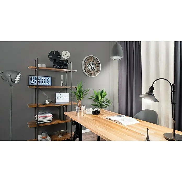 Versa Estantería de madera y metal - Al x An x Pr: 179 x 100 x 33 cm, Número de baldas: 5 ud., Atornillado, Nogal/Negro - Estantería de madera con libros y plantas junto a un escritorio con lámpara y decoraciones.
