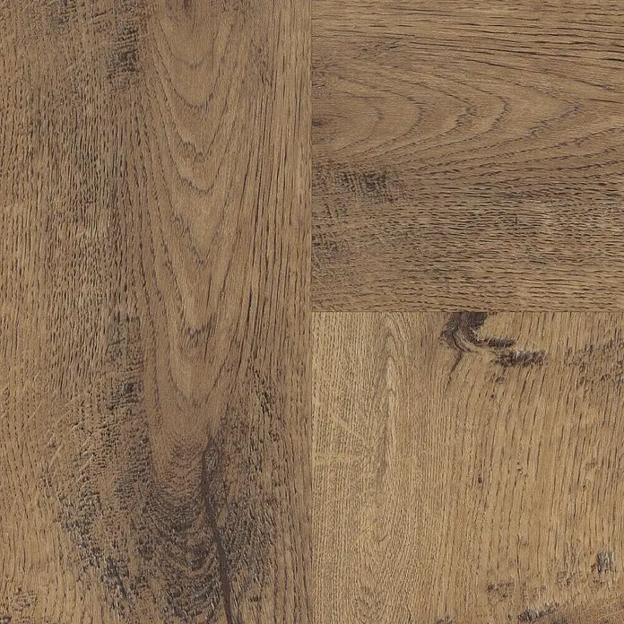 Vinylboden Isocore Inside - Alsace, Fischgrät, 720 x 120 x 8 mm - Nahaufnahme des Designs einer Bodenfliese in warmen Brauntönen mit feiner Holzmaserung und Astlochdetails.