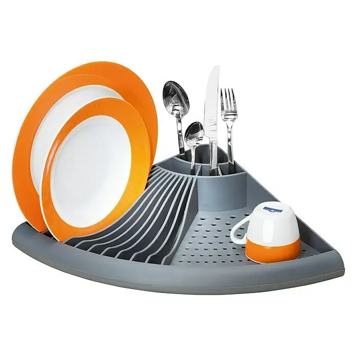 Wenko Geschirrkorb - L x B x H: 35 x 50 x 9 cm, Grau - Graues Kunststoff-Eckspülbecken mit orange-weißen Tellern, silbernem Besteck und passender Tasse.