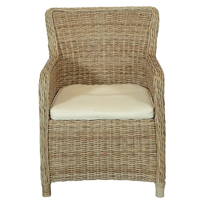 Sillón de jardín Gotland - An x Pr x Al: 79 x 63 x 99 cm, Arena - Un texto alternativo detallado para una silla de mimbre con cojín crema, ideal para salones/comedores, destacando su textura natural tejida.