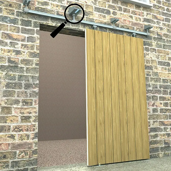 HBS Betz Schiebetorbeschlag-Komplettset Typ 30, verstellbar - 200 cm, Traglast: 180 kg, Wandmontage, Einsatzbereich: Stallungen - Schiebetür aus Holz mit Beschlägen an einer Ziegelwand. Der Fokus liegt auf den Beschlägen, die die Tür halten.