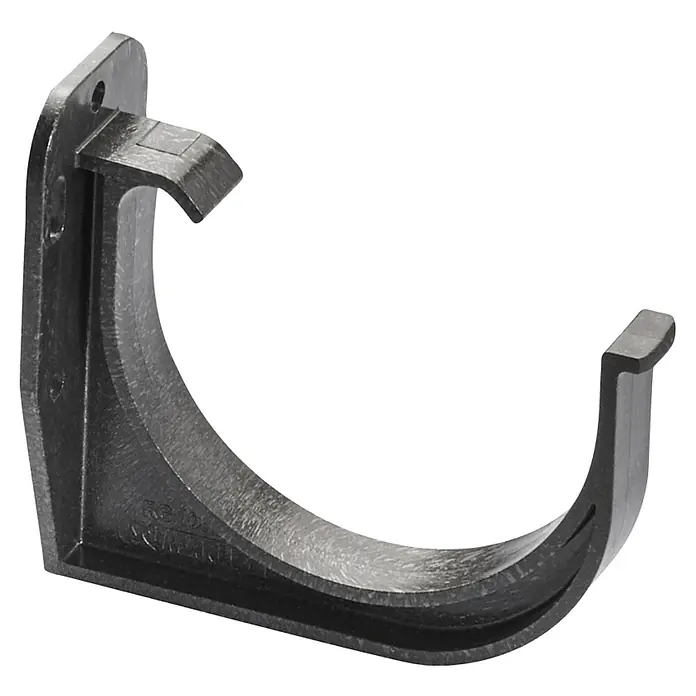 Marley Dachrinnenhalter - Nennweite: 125 mm, Kunststoff, Anthrazit-Metallic - Nahaufnahme einer schwarzen Dachrinnenhalterung, die zur Befestigung von Dachrinnen an Gebäuden verwendet wird. Das Produkt ist robust und langlebig.