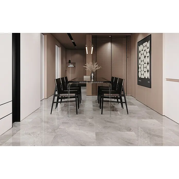 Feinsteinzeugfliese Pulpis - 60 x 120 cm, Grau, Glänzend - Elegantes Esszimmer mit modernem Esstisch aus Glas, umgeben von stilvollen Stühlen und einem Kunstwerk an der Wand, akzentuiert durch graue Fliesen.