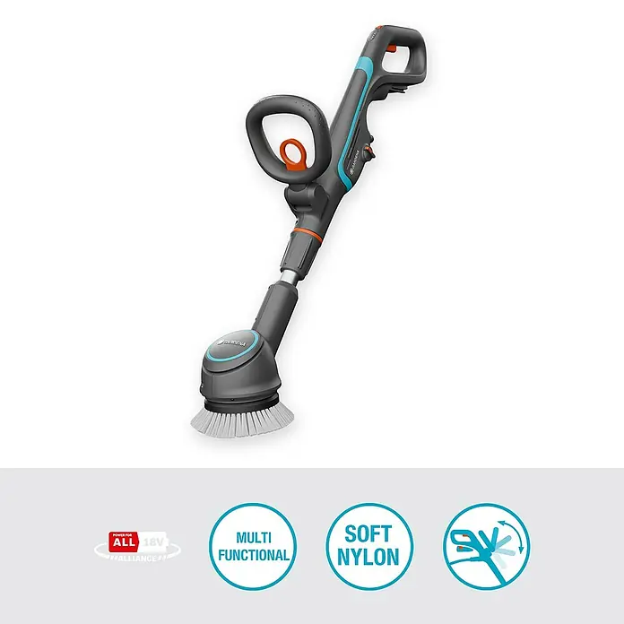 Gardena Power for All 18V Akku-Reinigungsbürste AquaBrush Compact 02/18V - Ohne Akku - Das Bild zeigt einen akkubetriebenen Terrassenreiniger mit einer Bürste und einem Griff. Das Gerät ist grau mit blauen Akzenten.