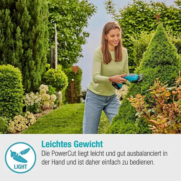 Gardena Power for All 18V Akku-Gras- & Strauchschere 20/18V P4A - 18 V, Li-Ionen, Ohne Akku - Eine Frau benutzt eine GARDENA PowerCut Akku-Strauchschere, um einen kleinen Baum zu stutzen.