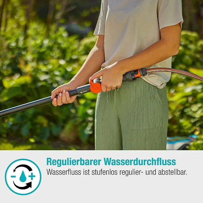 Gardena Cleansystem Wasserstiel Cleansystem - Länge Stiel: 90 cm, Aluminium - Frau hält eine Gardena-Gießbrause mit regulierbarem Wasserdurchfluss in der Hand, um den Garten zu bewässern.