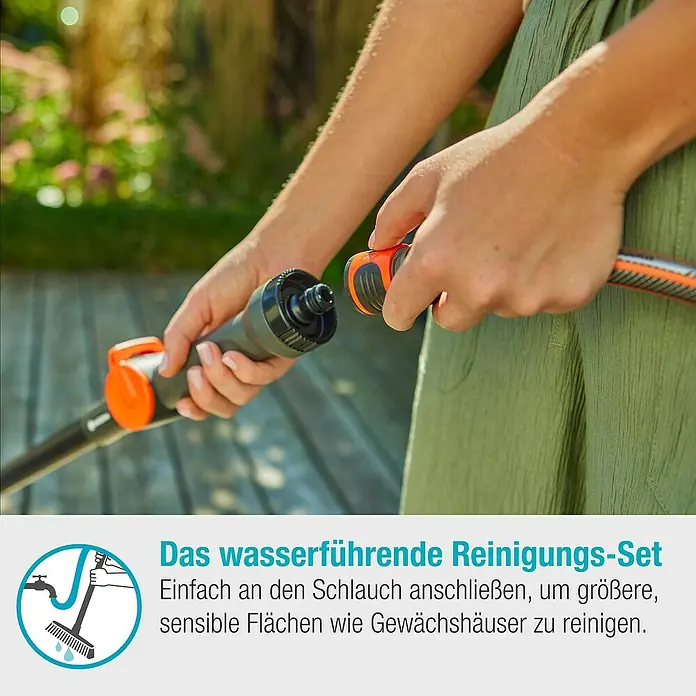 Gardena Cleansystem Waschbürsten-Set - Länge Stiel: 90 cm, Wasserführend - Das wasserführende Reinigungs-Set zum Anschließen an den Schlauch für die Reinigung größerer, empfindlicher Flächen.