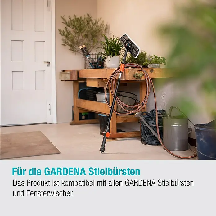 Gardena Cleansystem Wasserstiel Cleansystem - Länge Stiel: 90 cm, Aluminium - Die GARDENA Stielbürste, kompatibel mit allen GARDENA Stielbürsten und Fensterwischern, für eine vielseitige Reinigung im Garten.