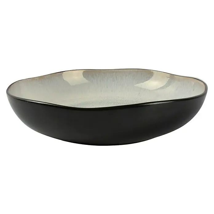 Teller Tief Lunar - 1 Stk., 22,5 x 5 cm, Keramik - Nahaufnahme einer eleganten schwarzen Schale mit schimmernder, perlmuttfarbener Innenseite, ideal für stilvolles Servieren.