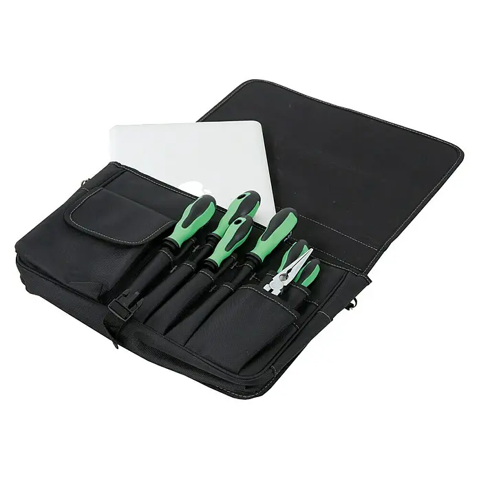 Hepco & Becker Werkzeugtasche Polytex 5851 Technikertasche - L x B x H: 100 x 390 x 300 mm, Polyester - Eine schwarze Werkzeugtasche mit grünen Schraubendrehern, einer Zange und einem weißen Laptop in einer offenen Tasche.