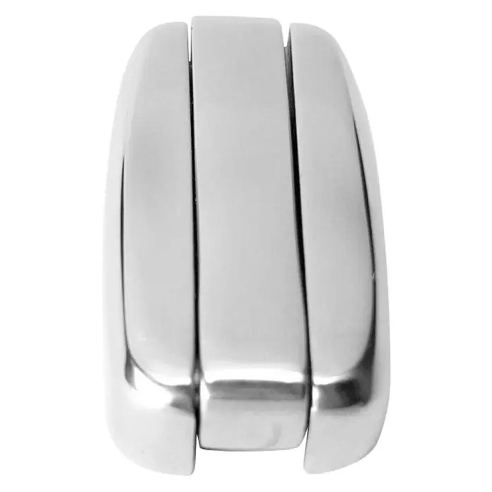 Marinetech Kleiderhaken - L x B x H: 28 x 10 x 50 mm, Edelstahl - Nahaufnahme eines dreiteiligen silbernen Armreifs mit abgerundeten Kanten, der Schlichtheit und modernen Stil ausstrahlt.