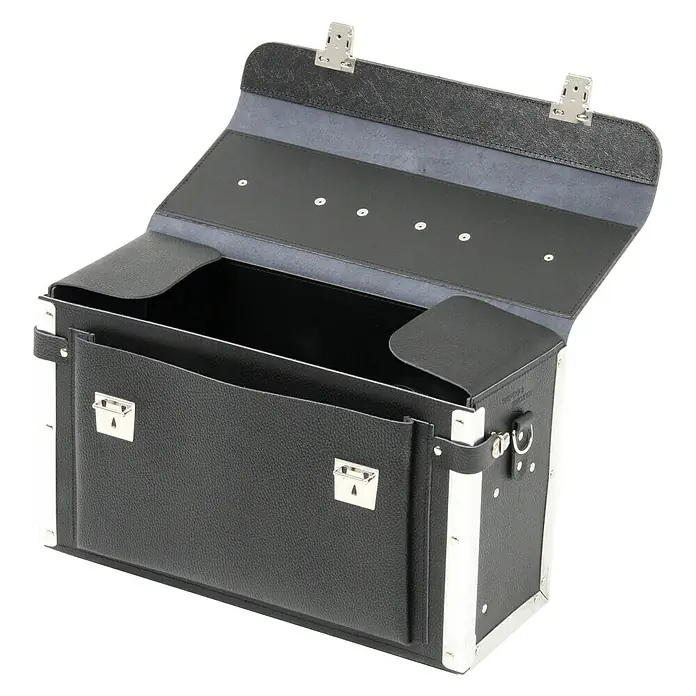 Hepco & Becker Werkzeugtasche Favorit 7163 - Innenmaß: B x T x H: 420 x 150 x 250 mm, Leder, Farbe: Schwarz - Schwarze Leder Aktentasche mit silbernen Beschlägen und geöffnetem Deckel, die das graue Innenfutter zeigt.