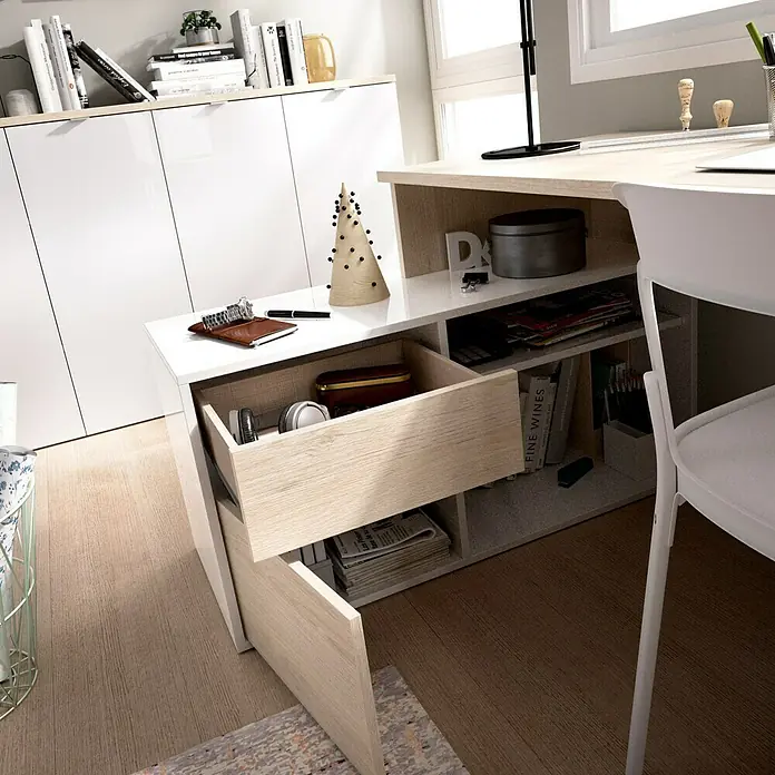 Dekit Mesa de escritorio Rox - L x An x Al: 92 x 139 x 75 cm, Natural/Blanco - Un escritorio moderno con cajones y estantes ofrece un elegante almacenamiento para suministros de oficina y artículos decorativos.