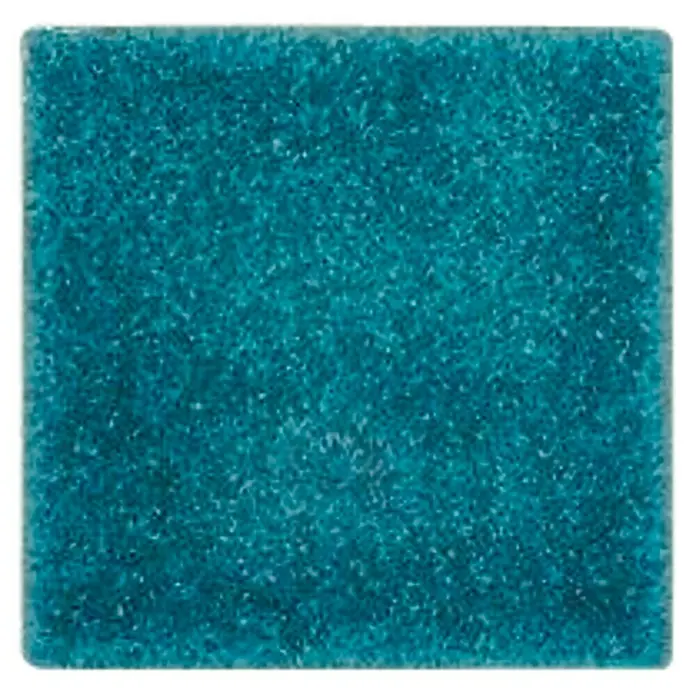 Esmalte de color Botz - Efecto azul, 200 ml - Primer plano de una baldosa de mosaico turquesa brillante, ideal para baños o cocinas. La textura es sorprendente y añade un toque de elegancia.