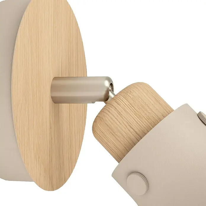 Eglo Foco con fijación Arrecife - Color del marco: Beige, E27, IP20 - Primer plano de una elegante lámpara de pared de madera y metal con cabezal ajustable, ideal para interiores modernos.